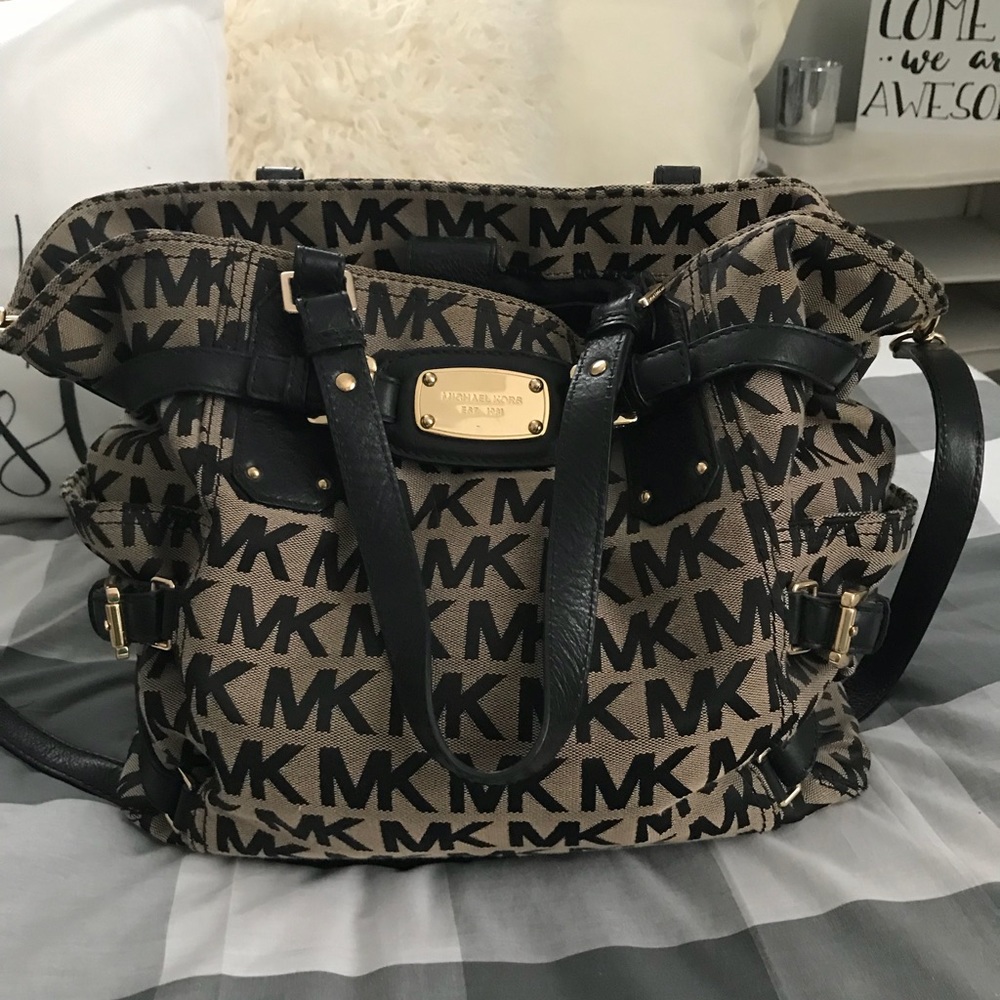 Black classic Michale Kors bag !!!!!